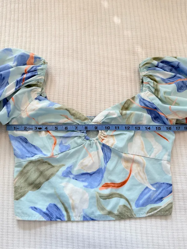 Abercrombie & Fitch Pastel Blue Floral Puff-Sleeve Crop Top - Image 7