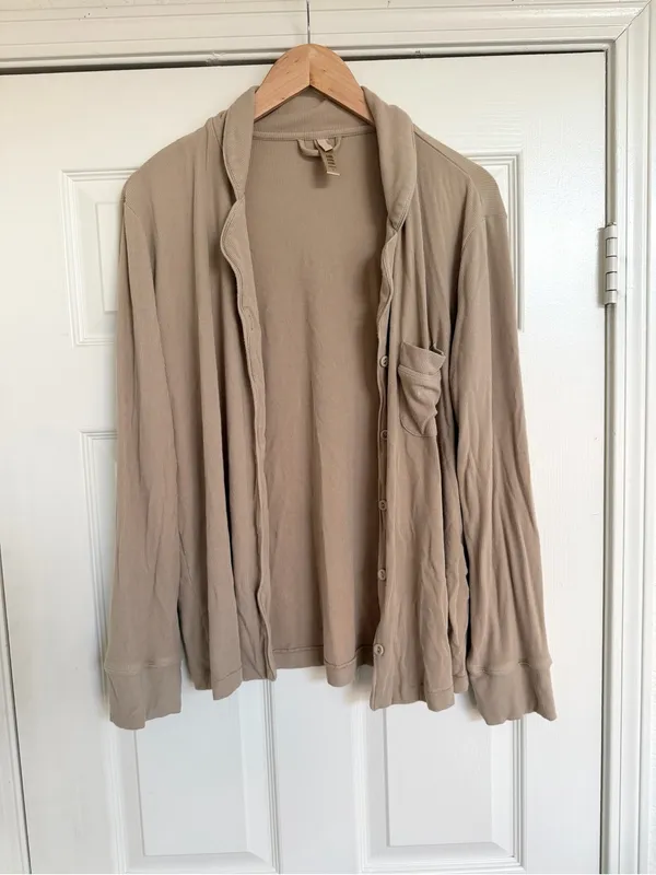 SKIMS Ribbed Comfort Cardigan Pocket Front Size Large L Taupe Tan - Image 2