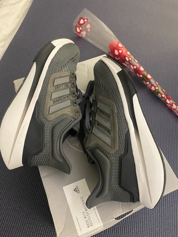 New adidas Women's Size 6 EQ21 Running Shoes NWB - Image 5