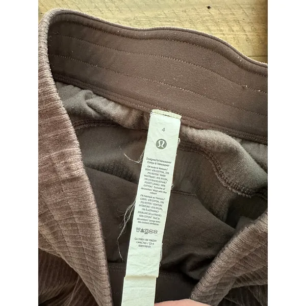 Lululemon Scuba Mid-Rise Wide-Leg Crop *Velvet Cord Size 4 Espresso - Image 7
