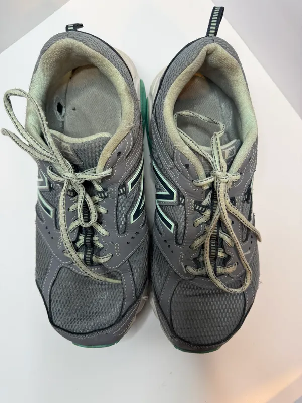 430 Size 11 Running Shoes - Image 2