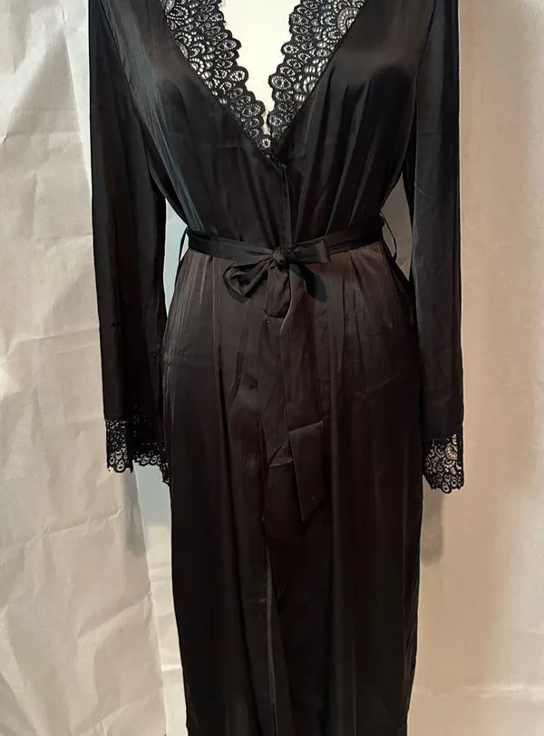SO Black Lace Detail Robe - Image 3