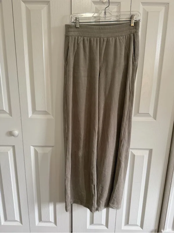 Lululemon Scuba Mid-Rise Wide-Leg Pant *Velvet Cord Moonstone Size 6 - Image 4