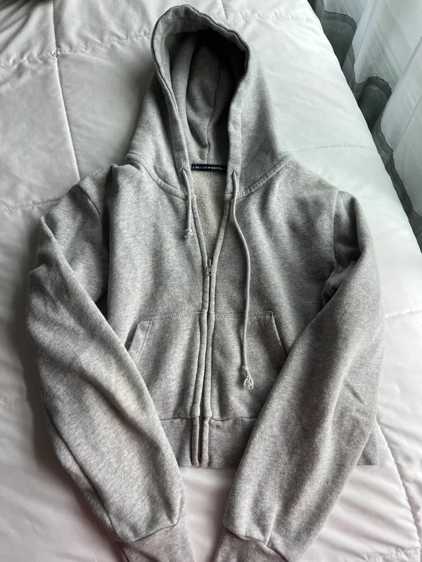 Brandy Melville Cropped Hoodie - Image 3