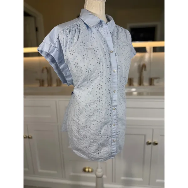 Gap Eyelet Blouse Womens L Light Blue Embroidered Button Front Cap Sleeve Top - Image 4
