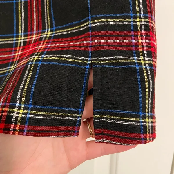 NWOT John Galt women’s black red plaid cara‎ miniskirt zip small slit 23” waist - Image 3