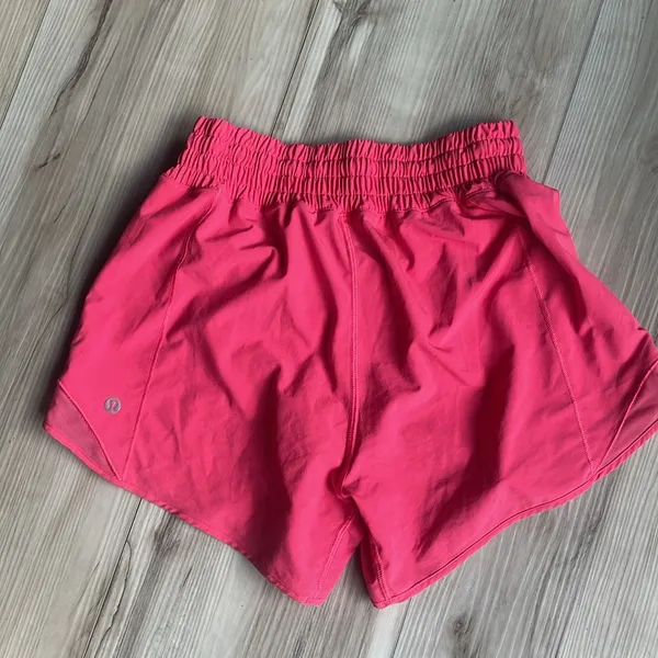 Lululemon Hotty Hot short HR 4 inch Glaze Pink Size 4 Like New Barbiecore Rush - Image 3