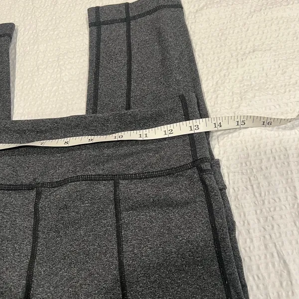 Lululemon Scenic Route 7/8 Tight leggings in gray size 8 women - Image 6