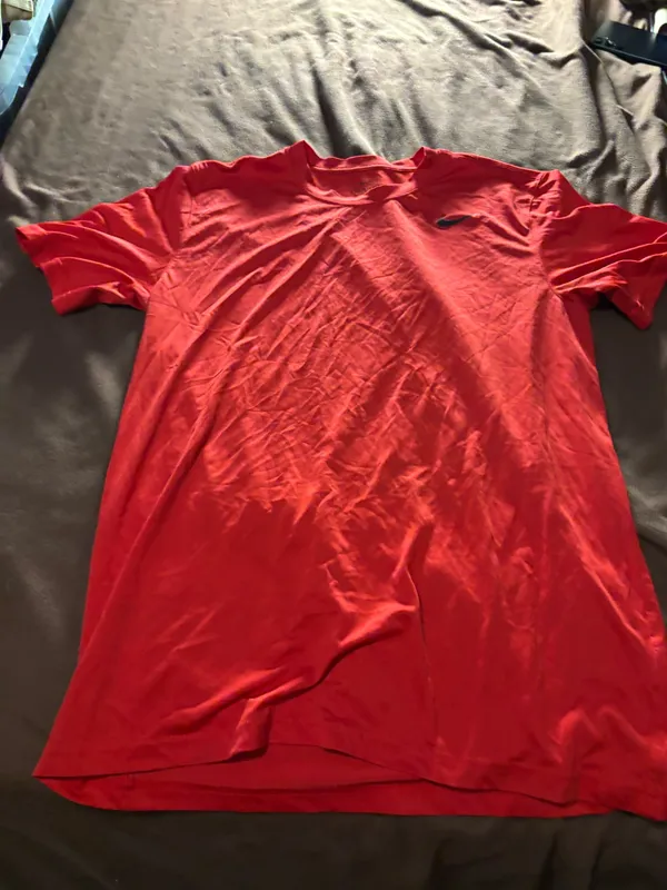 Men size medium Nike dri fit tee  - Image 4
