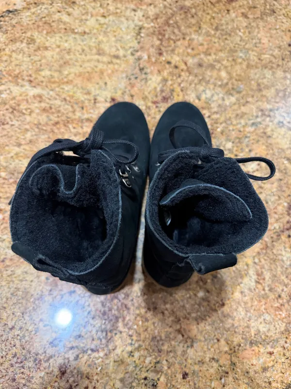 American Eagle 100% Genuine Cow Suede Black Sneaker Boots Sherpa Lined Size 9 - Image 3