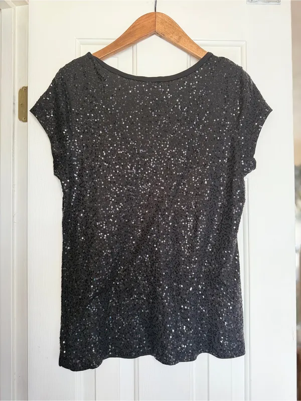 Express Sequin V-Neck Short Sleeve Top - Black. Sz‎ L - Image 4