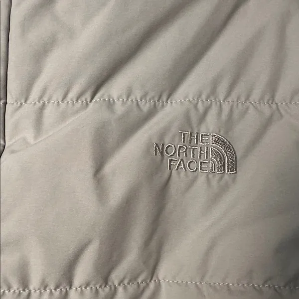 The North Face reversible women’s sherpa vest cream - Image 4