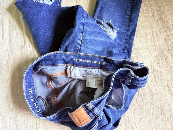 American Eagle jeans - Image 4