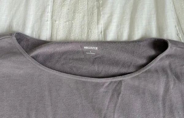 Hollister off the shoulder sweatshirt - Image 3