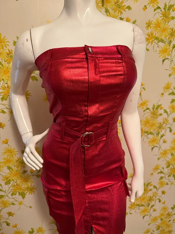 Metallic red strapless midi dress featuring a matching belt and a front slit - Image 3