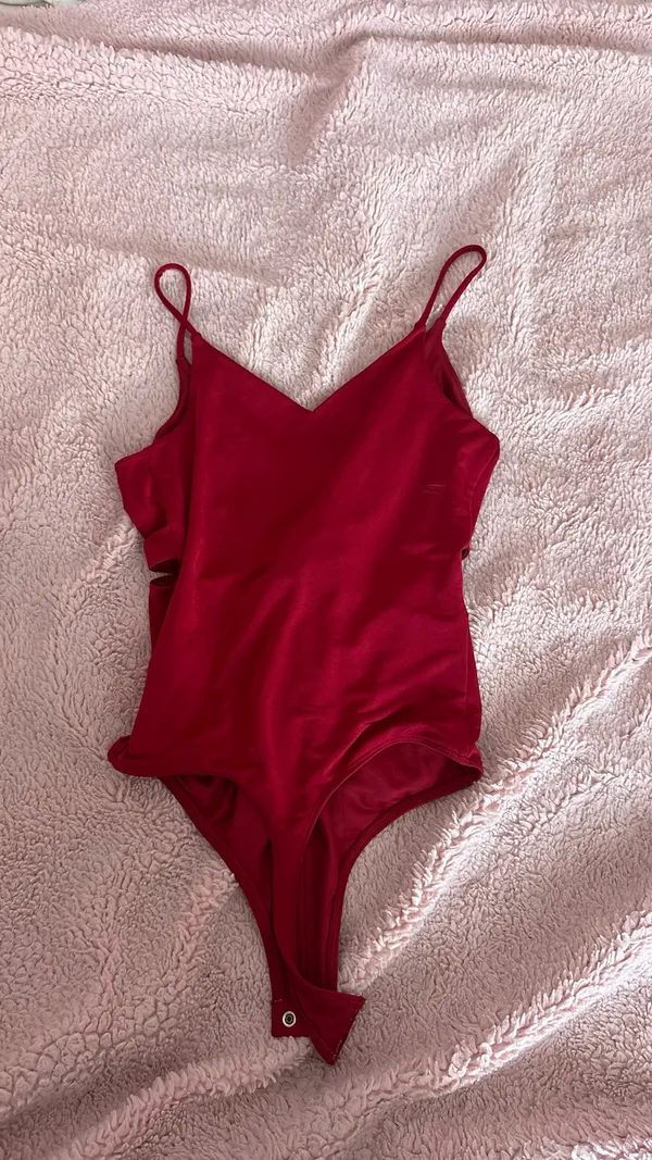 Express red body suit - Image 6