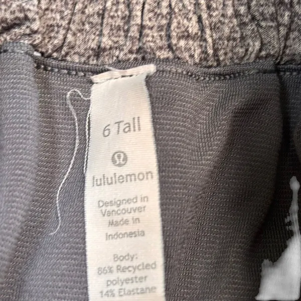 Lululemon Tracker Short V 4" Heathered Grey Running Shorts Womens 6 Tall - Image 6