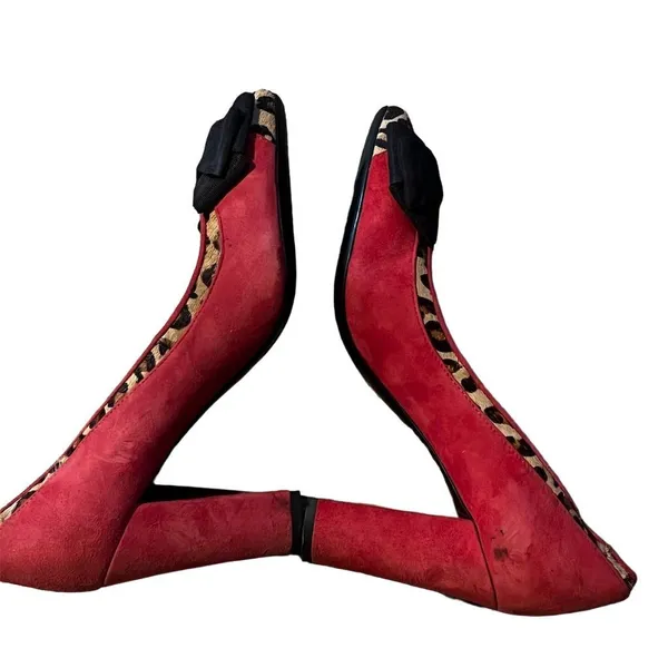 Isaac Mizrahi NY Women's Red Suede Leopard Print Pumps Size 7.5 Bow Detail - Image 8