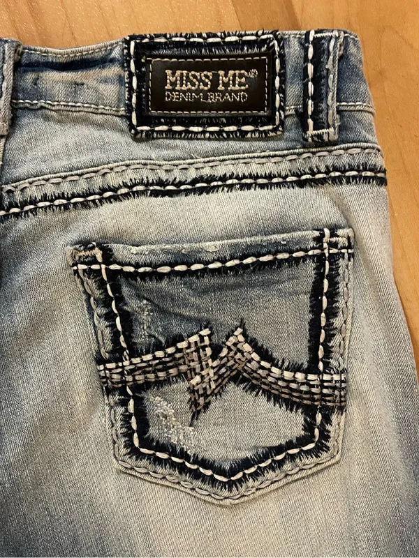 Y2K Miss Me Boyfriend Ankle Capri Jeans Silver Creek Embellished 29 - Image 3
