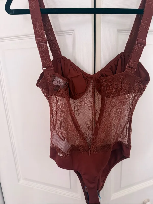 NWT Danielle Bernstein Warm Brown Lace Sheer Structured Bodysuit Top Size 2 - Image 10