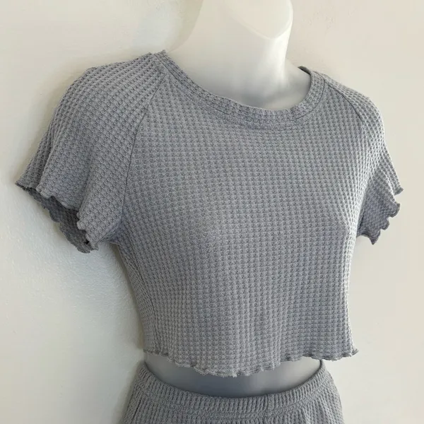 Women's Gray Waffle Knit Two-Piece Loungewear Shorts Set Size Small - Image 3