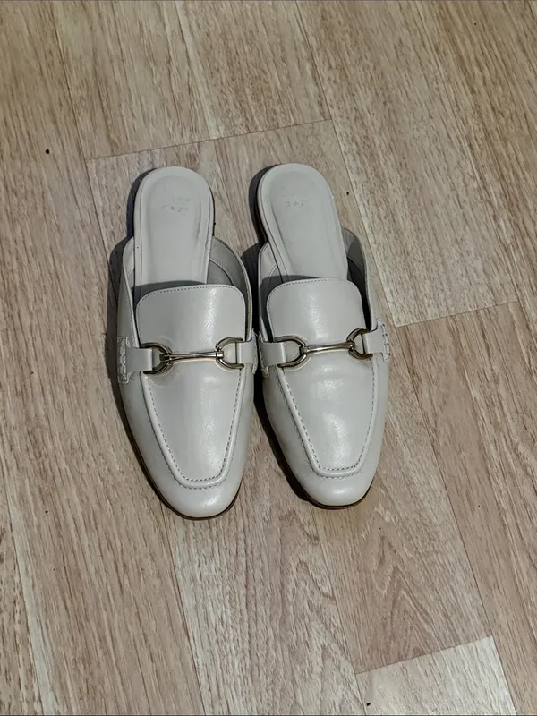 A New Day Women’s Cream Flats Mules Shoes Size 9 - Image 5