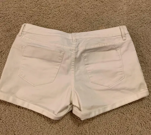 White Shorts Size 6/28 - Image 2