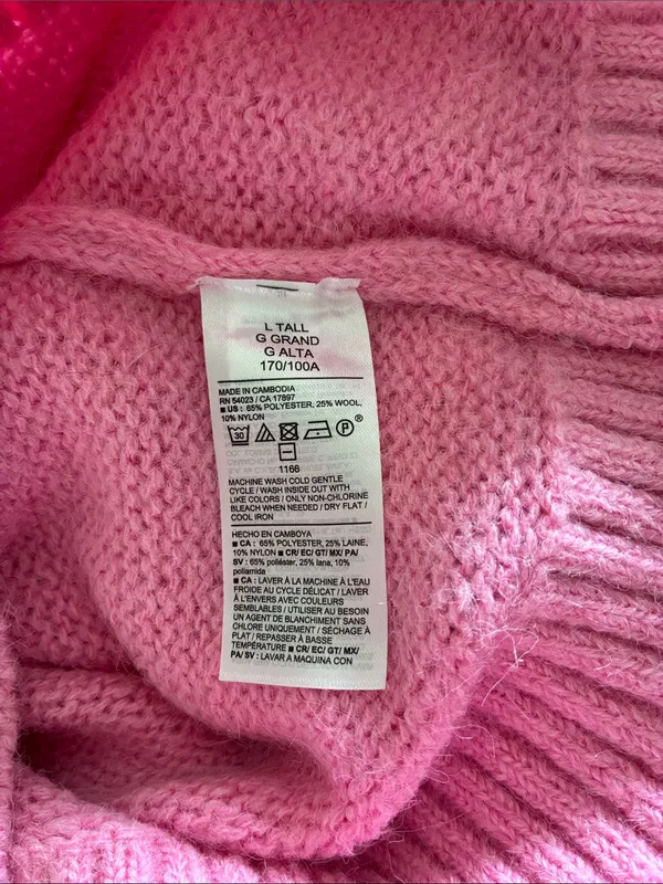 Old Navy Vneck sweater - Image 4