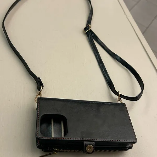 Phone Compact Black Crossbody Wallet Bag with Removable Strap excellent shape - Image 2