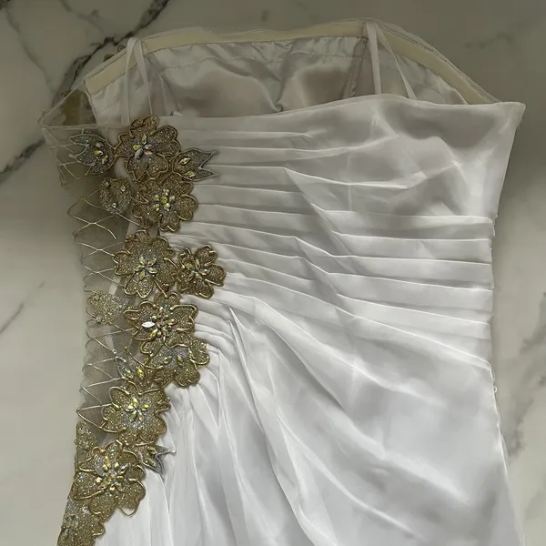 La Femme Emilia Gown White Sz 2 Embellished Formal prom dress - Image 9