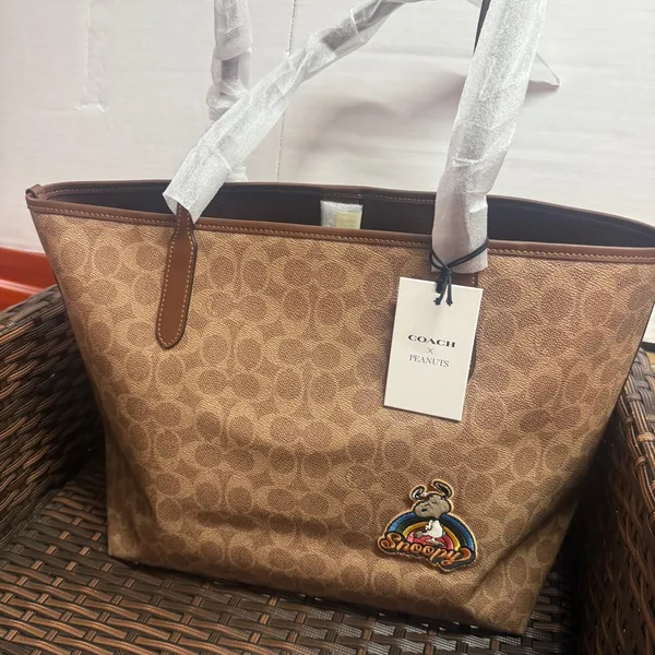 NWT Coach X Peanuts City Tote In Signature Canvas With Patches cbj91 - Image 5