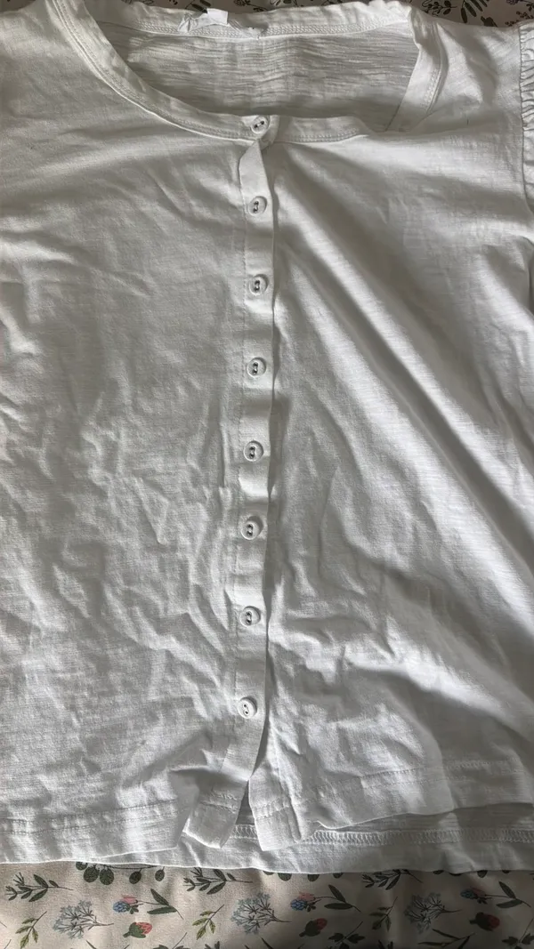 Jane and Delancey White button ruffle sleeve top - Image 4