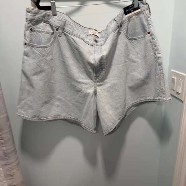 Abercrombie &‎ Fitch The Loose Short Light Wash 36 Curve Love High Rise Casual - Image 2