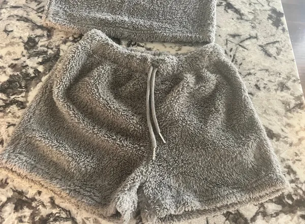 Womens Sexy Warm Fuzzy Fleece Cropped Lounge Two- Piece Set Size Small - Image 5