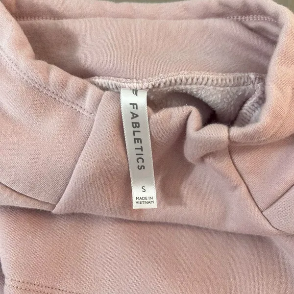 🔥5/$25 sale🔥 Fabletics Light Pink Cowl Neck Sweater w Large Front Pocket Size S - Image 8