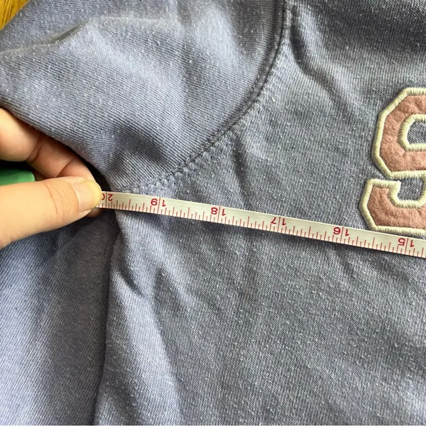 Seattle Embroidered Lavender Crewneck Sweatshirt – Size L - Image 5
