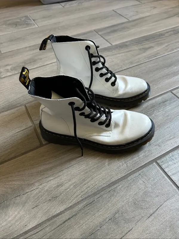 Dr. Martens White Leather Lace-Up Boots with Black Laces - Image 2