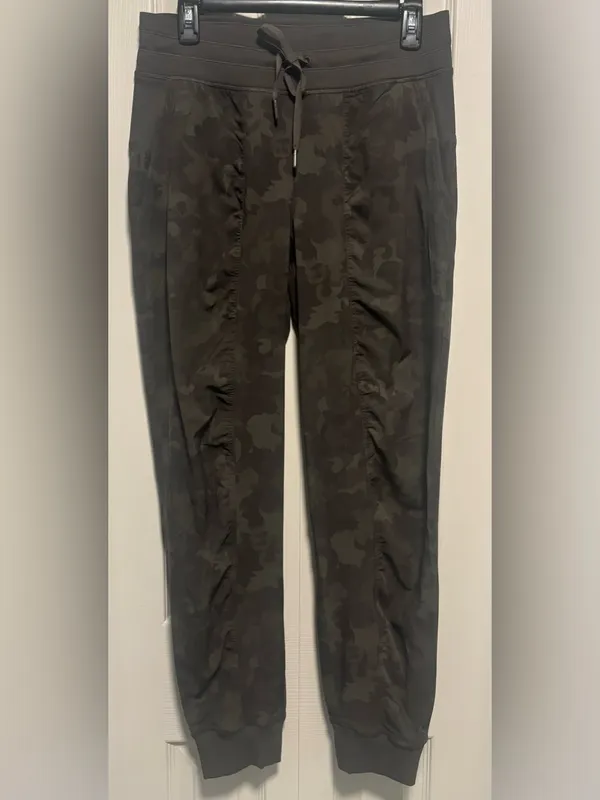 lululemon Dance Studio Mid-Rise Jogger Full Length Camo Pants Size 8 - Image 2
