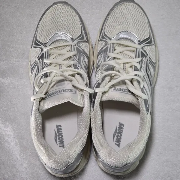 Saucony Ride Millennium Silver Cream Metallic Sneakers Women’s 10 NWOT - Image 3