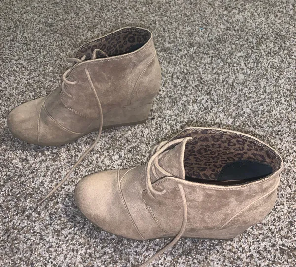 Cityclassifed Tan Ankle Booties Size 7.5 - Image 2