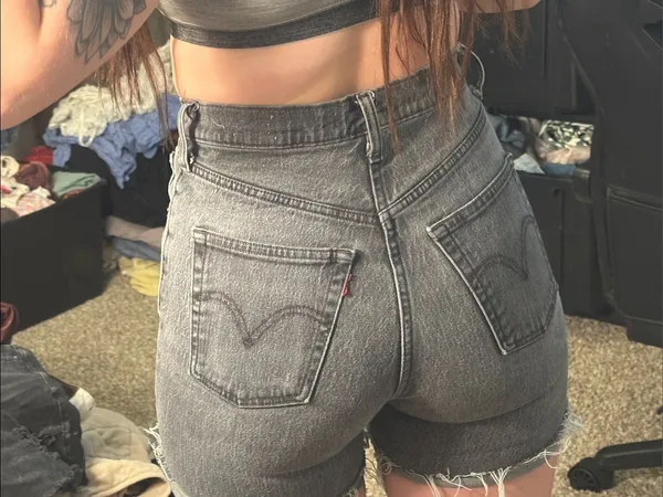 Levi’s High-Waist Gray Denim‎ Cutoff Shorts - Image 3