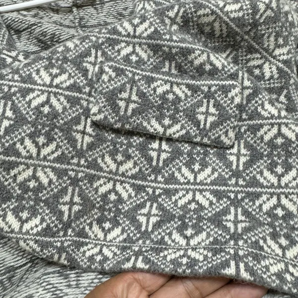 EUC Chelsea & Violet New Womens Grey‎ Print Sweater Jacket Medium Geometric-M - Image 5