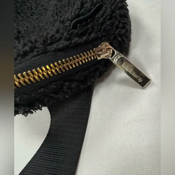 lululemon athletica Black Sherpa Crossbody Belt Bag - Image 12