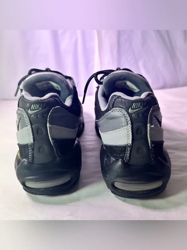 Nike womes 's Black & Gray Mesh Air Max 95 Sneakers - Image 9
