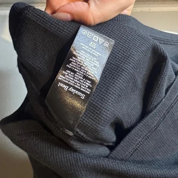 Aritzia "Sunday best" NWOT Black Cropped shirt XL - Image 3
