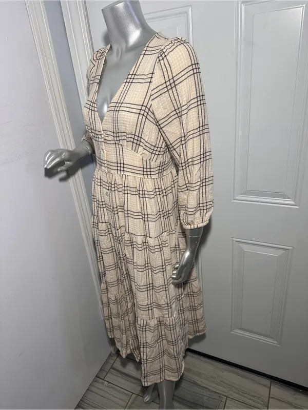 Marine Layer Maeve Maxi Dress NWOT Small Cream Windowpane Plaid Tiered V-Neck - Image 6