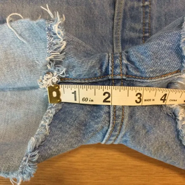 Levi’s 501 Jean shorts 32 button-fly medium wash distressed - Image 2