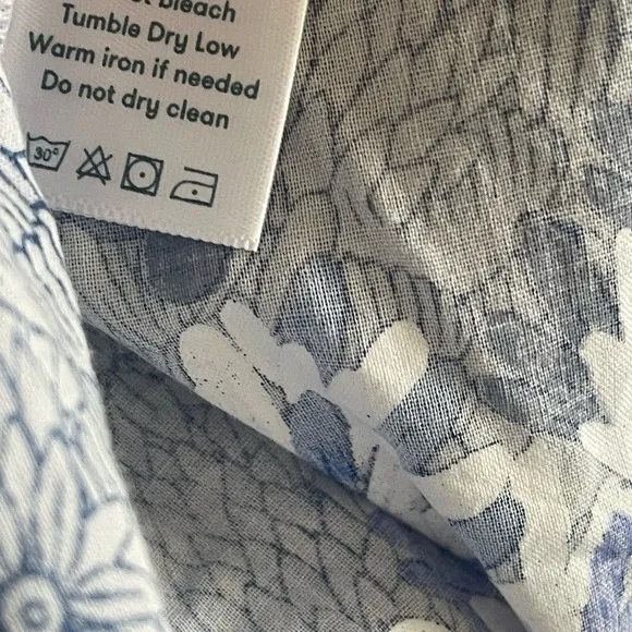 Roller Rabbit Blue and White Botanical Button-Down Shirt - Image 4
