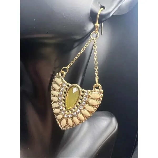 New! Gold Tone Chandelier Fan Shape Cream Soft Yellow Rhinestone Drop Earrings - Image 4