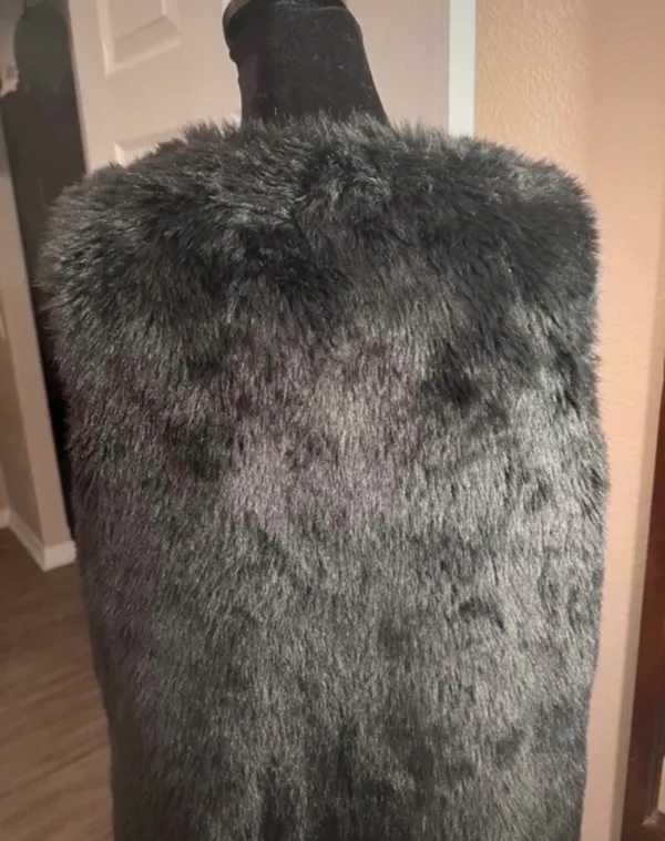 Sleeveless faux fur black vest - Image 4
